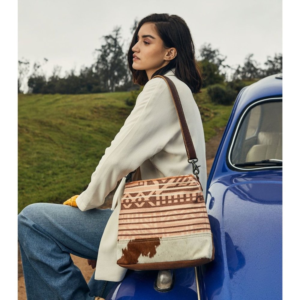 NWT Myra Beautiful Coral Handbag - Picture 5 of 7